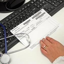 Firma falsi certificati per il rapinatore, medico condannato