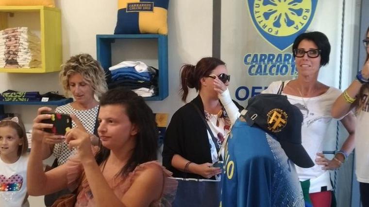 Riapre il Carrarese store ed è subito effetto Caccavallo