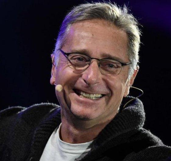 Oltre lo schermo tv Paolo Bonolis si racconta in un diario poetico e ironico 