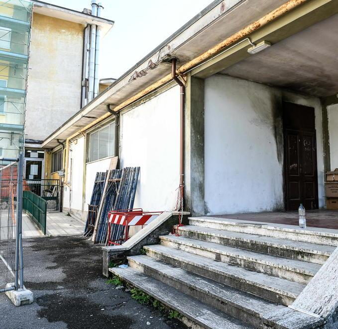 Bottiglia incendiaria contro la scuola Buonarroti 