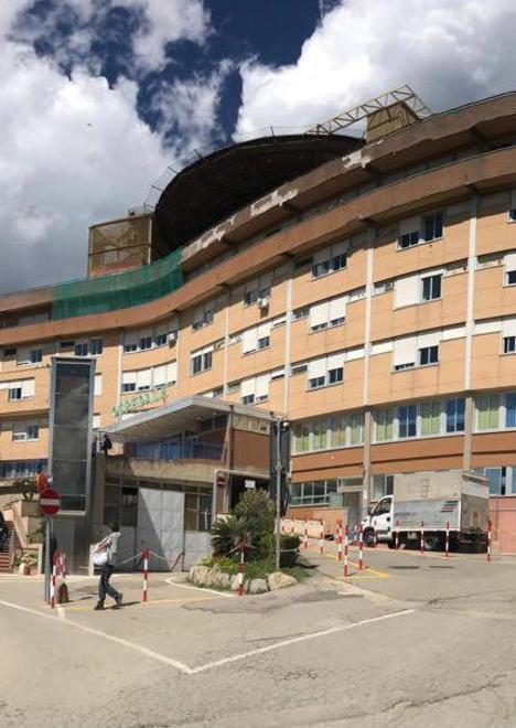 «Hanno dimesso mia madre, ma aveva contratto il super-batterio» 