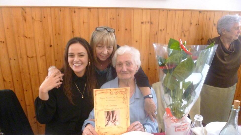 Canti, poesie e recite per celebrare i nonni Cinque giorni di festa