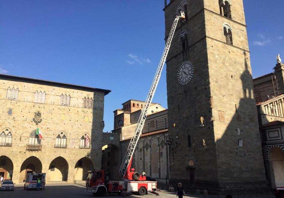 Falso allarme suicidio: sul campanile del Duomo c’erano solo degli operai