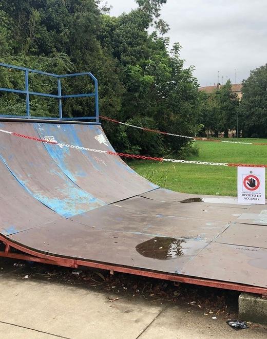 Giostrine non a norma e skatepark malandato Inibito il Parco Verde
