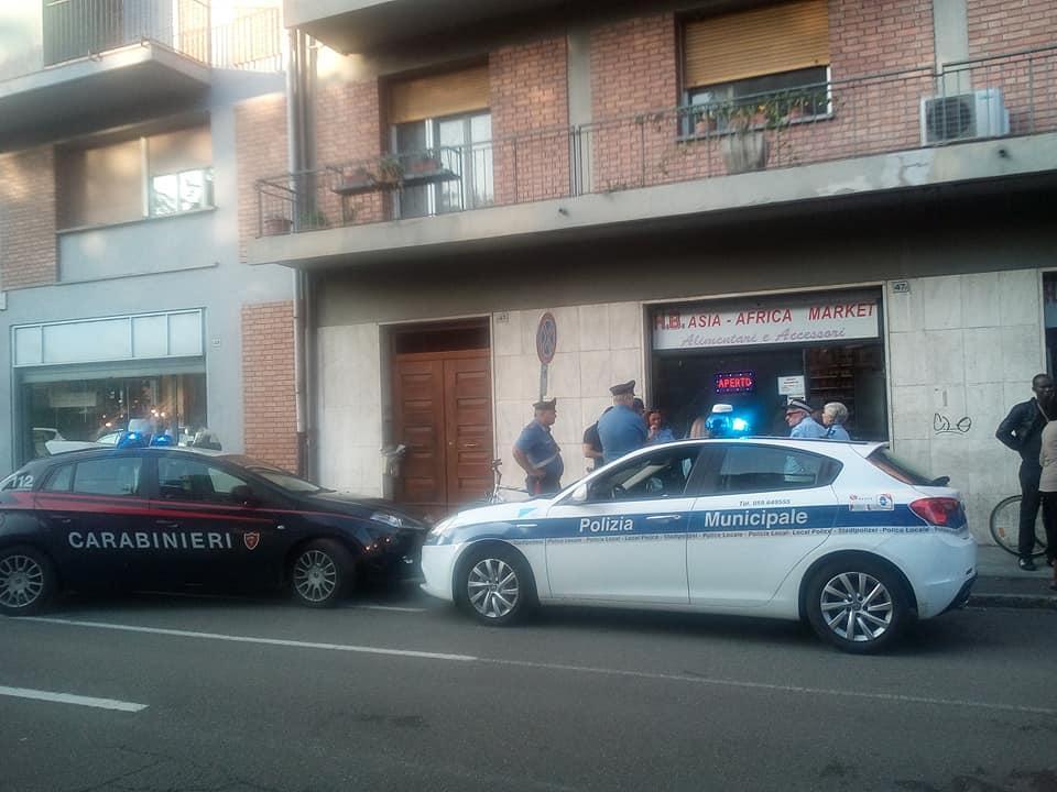 Carpi, ubriaco distrugge il market e si autodenuncia