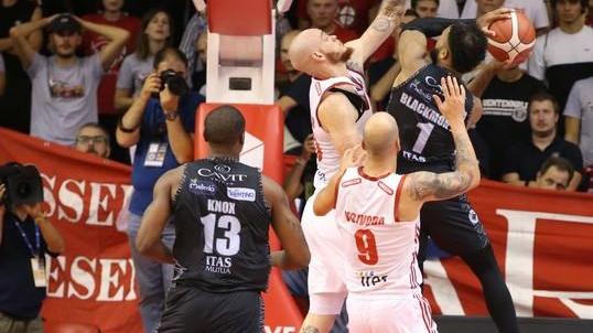 Basket SerieA, difesa molle e ultimo quarto: ecco i punti deboli della Grissin Bon