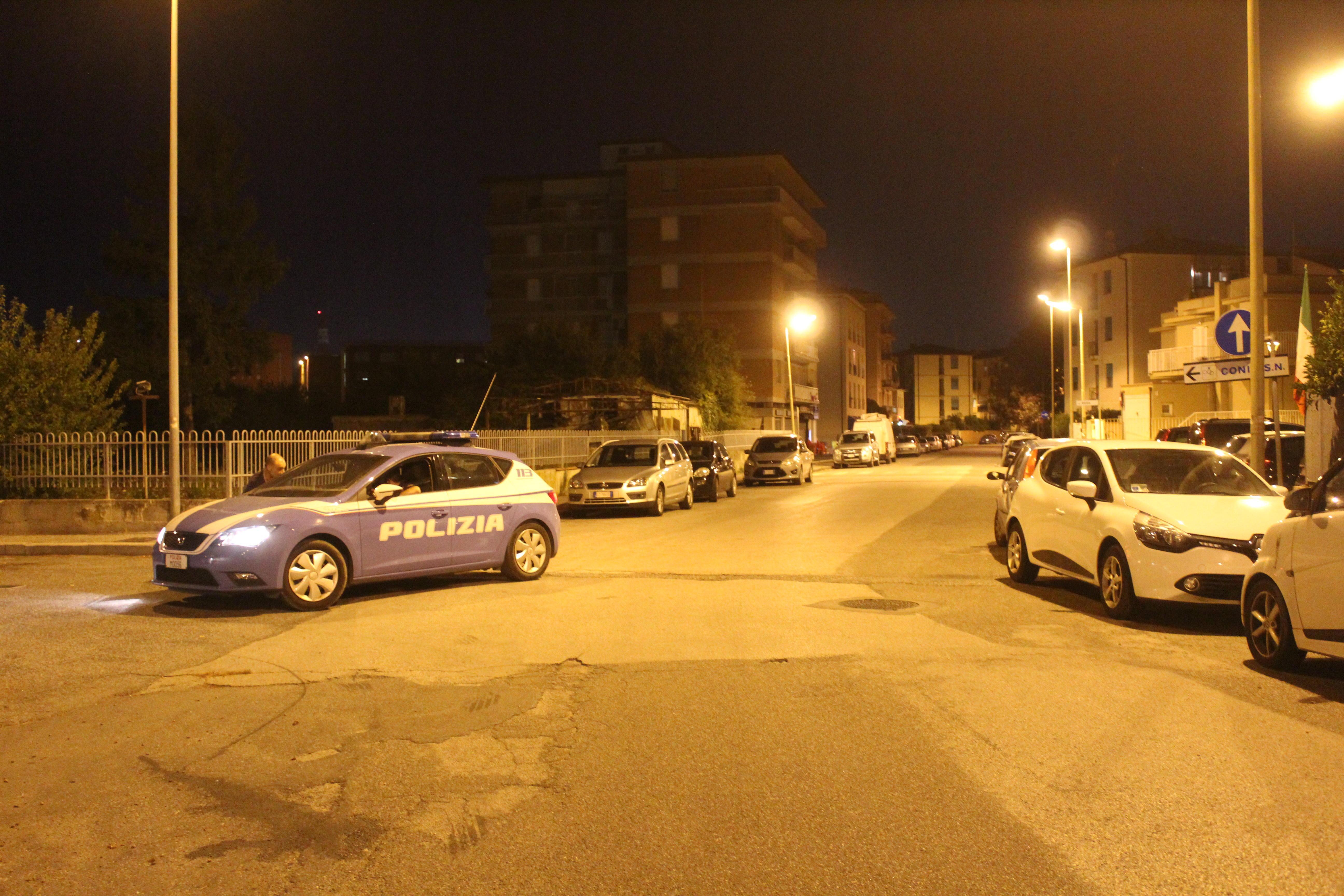 Una volante della polizia di Stato in Coteto (Pentafoto)