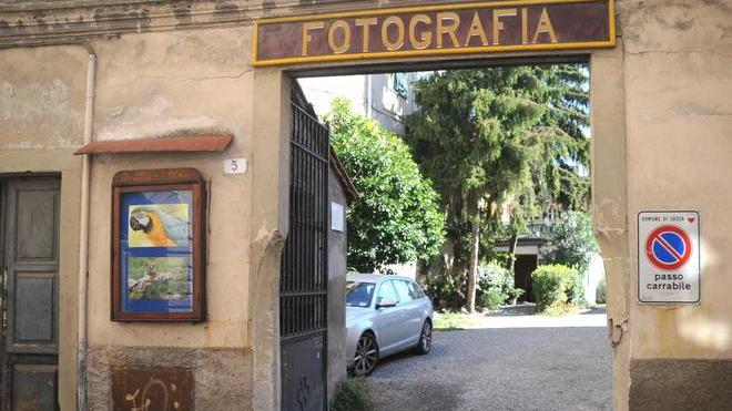 Lo sfogo del fotografo sotto sfratto: «Sono emarginato perché mi oppongo alla diocesi»