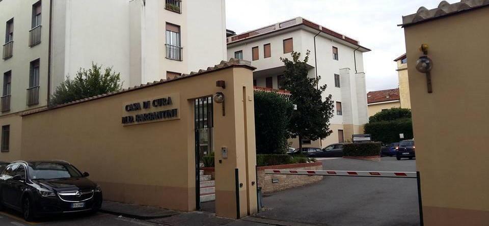 La clinica privata convenzionata con la Regione Toscana intitolata a Maria Domenica Barbantini in via del Calcio nel centro storico di Lucca (foto Sernacchioli)