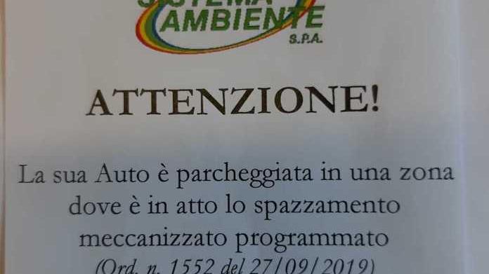 Spazzamento a San Concordio avvisi sulle auto in sosta vietata