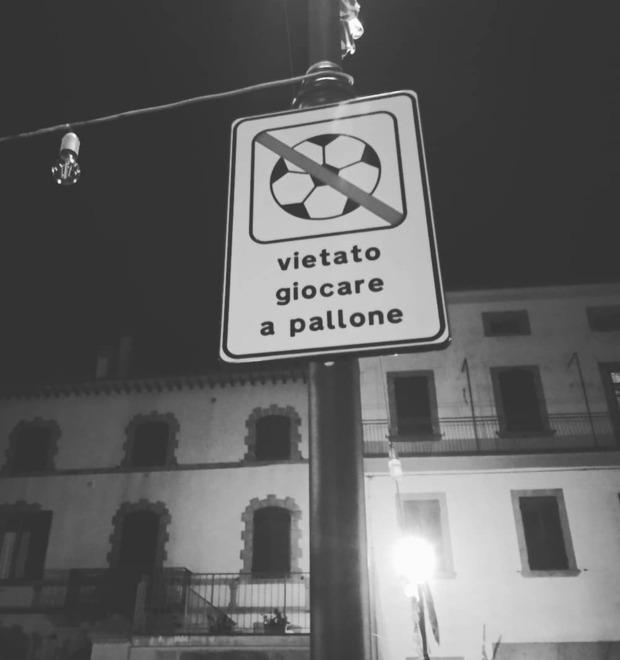 In piazza Vegni non si potrà più giocare a pallone