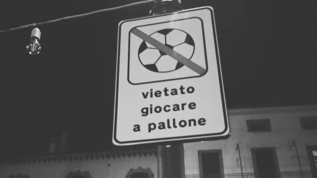 In piazza Vegni non si potrà più giocare a pallone