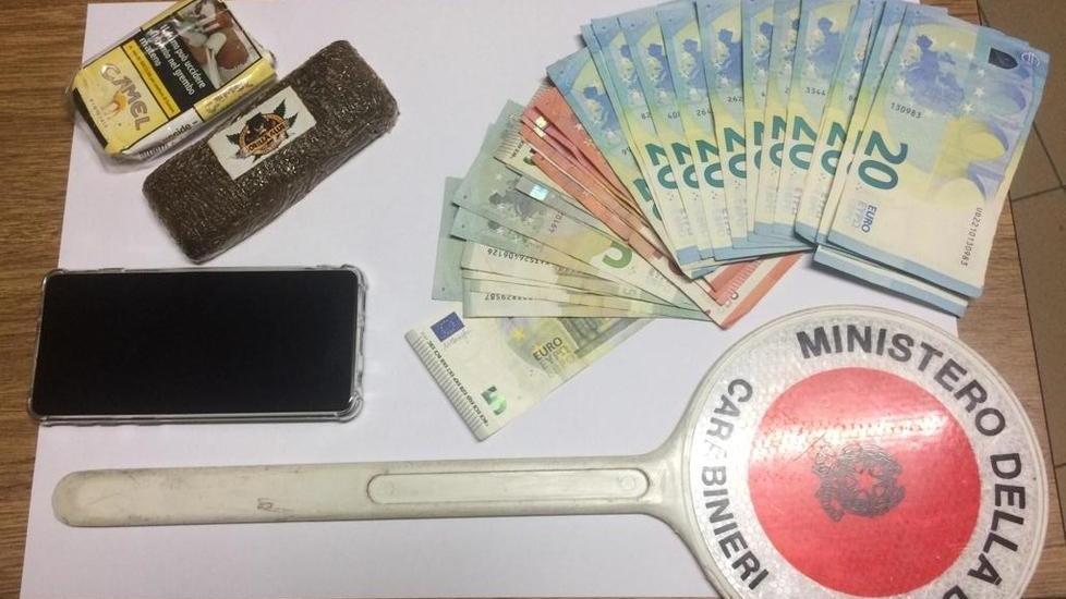 Diciottenne sorpreso con un etto di droga nascosto nei pantaloni