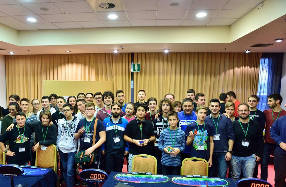 In gara col cubo di Rubik