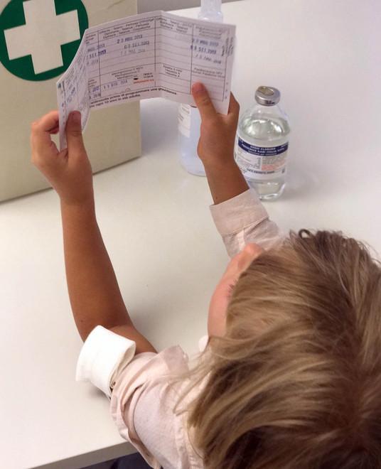 Bimbi no vax fuori dall’asilo. Genitori denunciano il Comune 