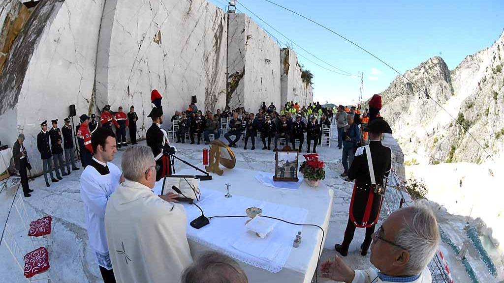 Per le reliquie di San Pio una messa in cava sull’altare di marmo
