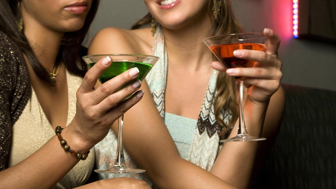 Torna la licenza per venderi alcolici: cento bar e ristoranti sono a rischio multa