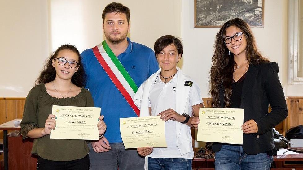 Premiati in consiglio gli studenti meritevoli di superiori e medie