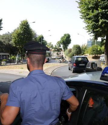 La segnalazione di un nonno fa arrestare lo spacciatore di droga