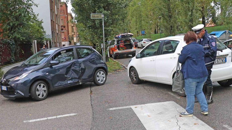 Scontro fra due auto