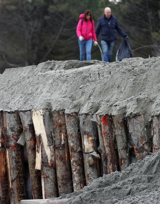 Proteggersi dal mare Lavori sulle spiagge per dune e barriere 