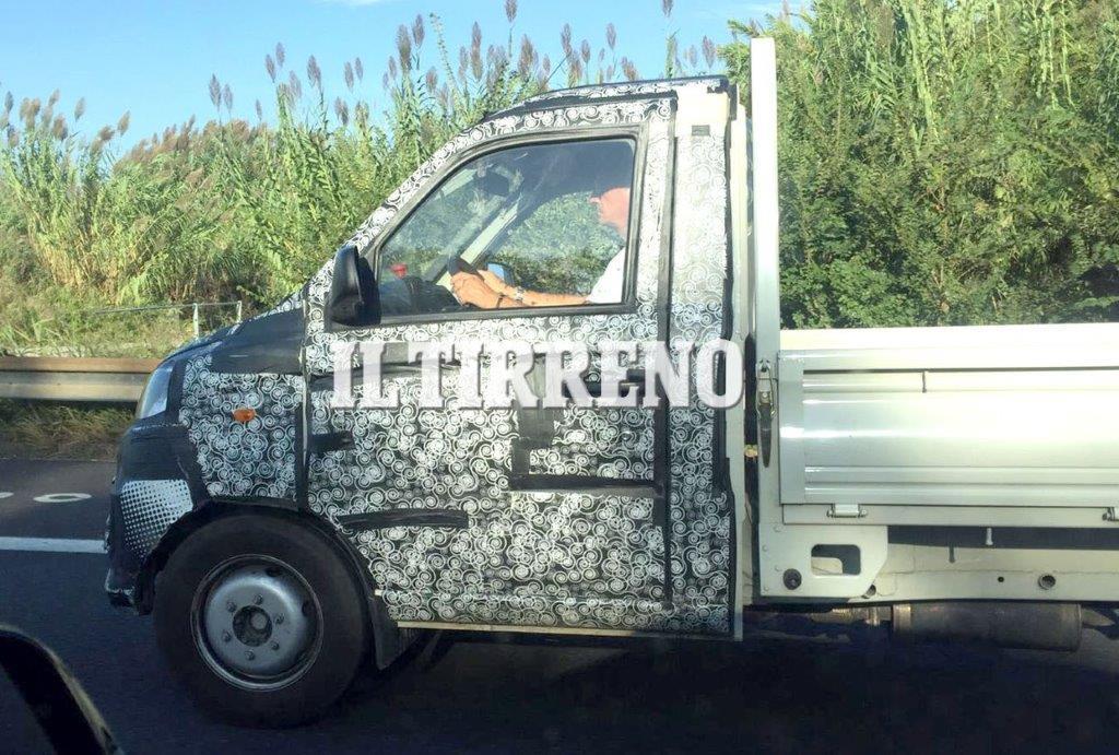 Il nuovo veicolo commerciale Porter, frutto della collaborazione tra Piaggio e la società cinese Foton Motor Group intercettato sull’autostrada Firenze-Mare all’altezza di Pisa (foto daleobì)