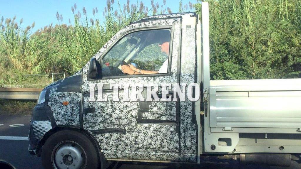 Il nuovo veicolo commerciale Porter, frutto della collaborazione tra Piaggio e la società cinese Foton Motor Group intercettato sull’autostrada Firenze-Mare all’altezza di Pisa (foto daleobì)