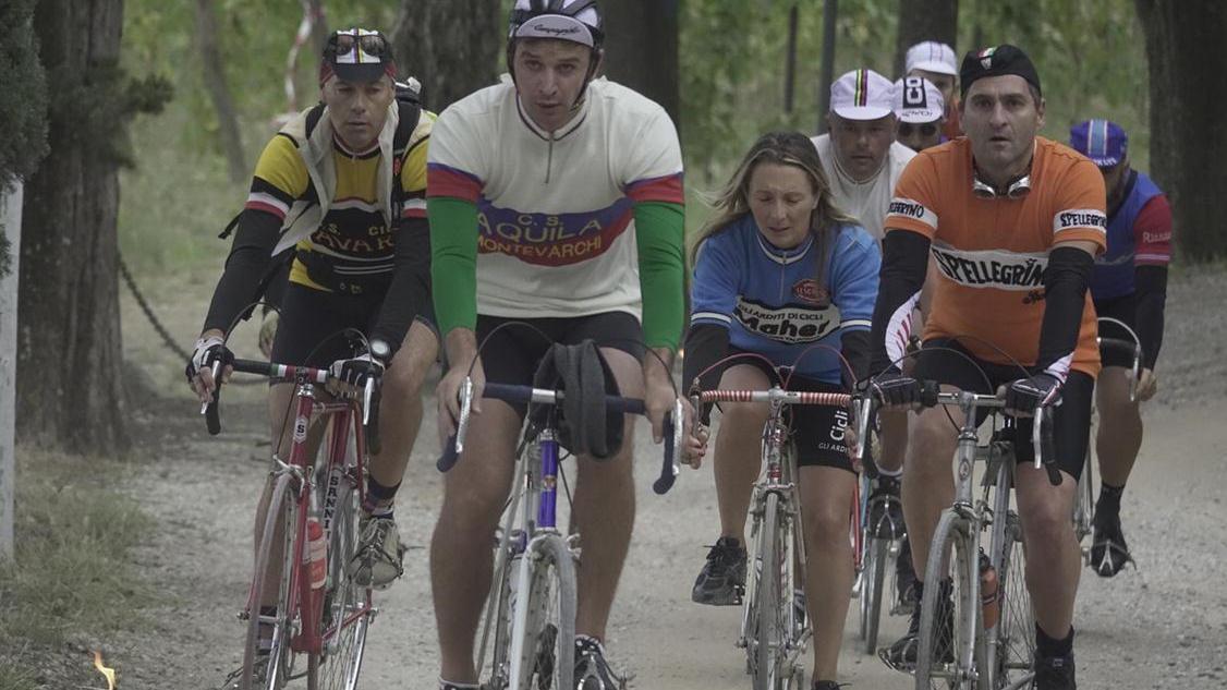 Ecco l’Eroica, corsa per 8000 con abiti e biciclette d’epoca
