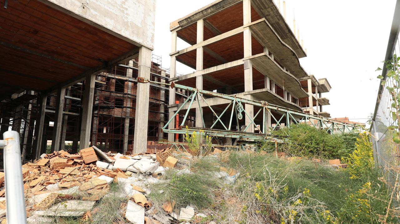 Il cosiddetto "ecomostro" di Ponte a Elsa (foto Carlo Sestini)
