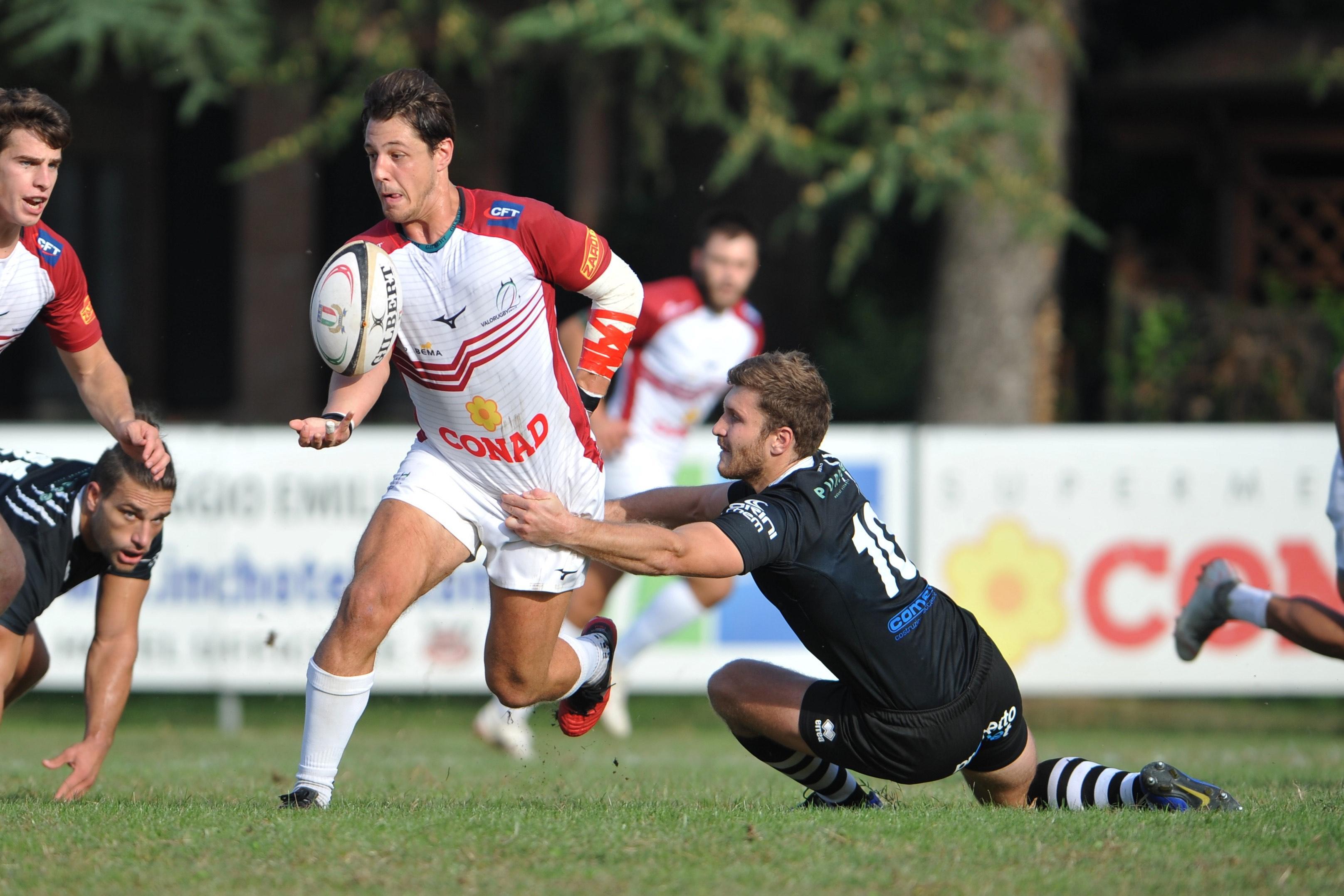 Il rossonero Richard Paletta in azione