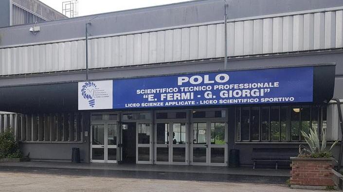 Slitta anche la consegna dei prefabbricati al Fermi