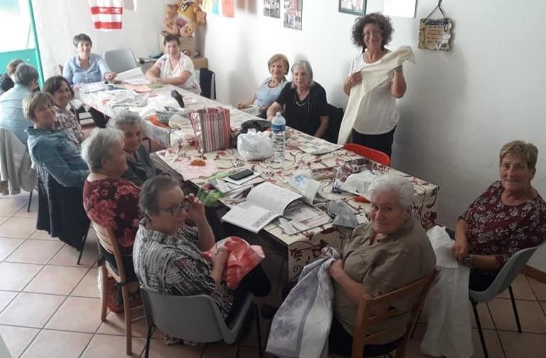 Ricamare tutte insieme È ripartito il corso 