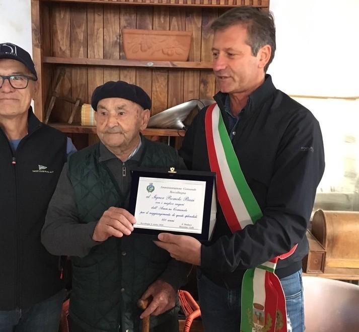 Auguri a Romolo Bassi Per i 100 anni festa con sindaco e banda