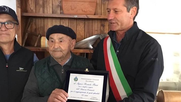 Auguri a Romolo Bassi Per i 100 anni festa con sindaco e banda
