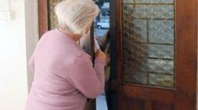Pensionata inferma a letto e due ladri in giro per casa «La paura è stata tanta»
