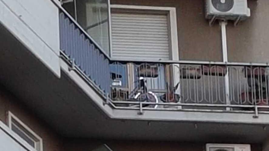 Bici “salvata” in balcone