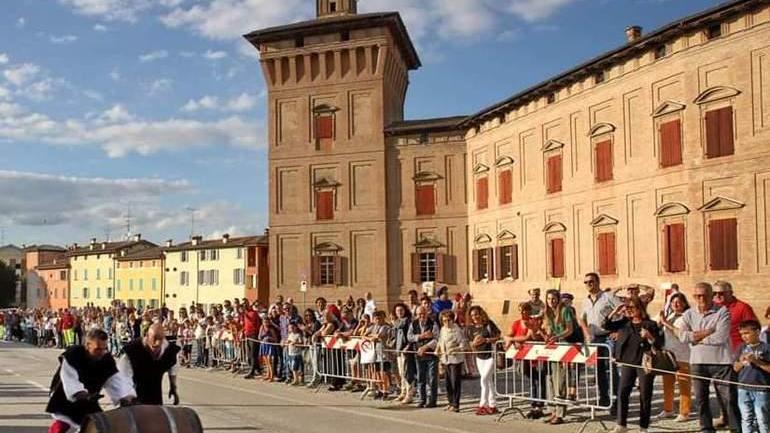 L’elezione dell’Angelica tra spettacoli cavallereschi rapaci e colpi di bombarda