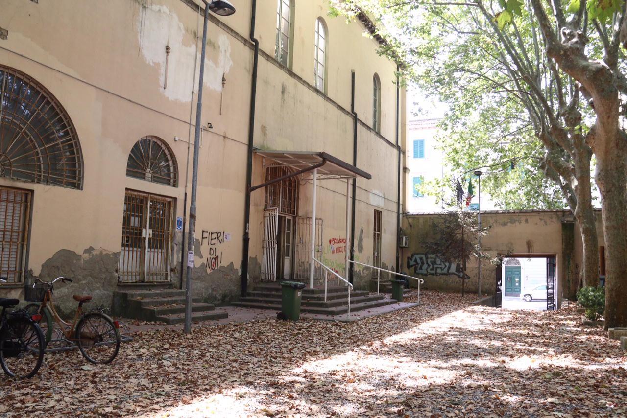 L'ingresso del liceo Cecioni