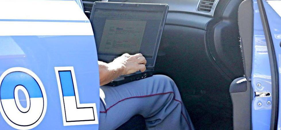 Agenti picchiati in servizio, i sindacati di polizia: «L’aggressore doveva andare in carcere» 