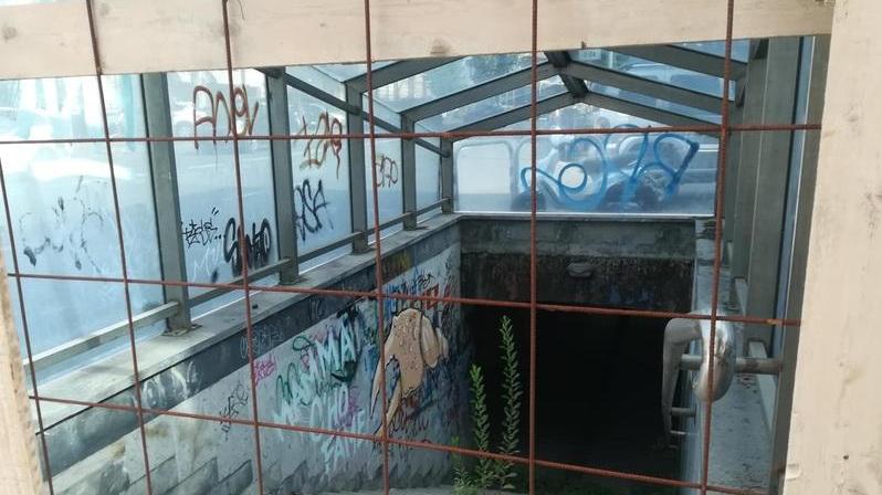 Fossola insorge: «Dovete riaprirci il sottopasso, qui è pericoloso»