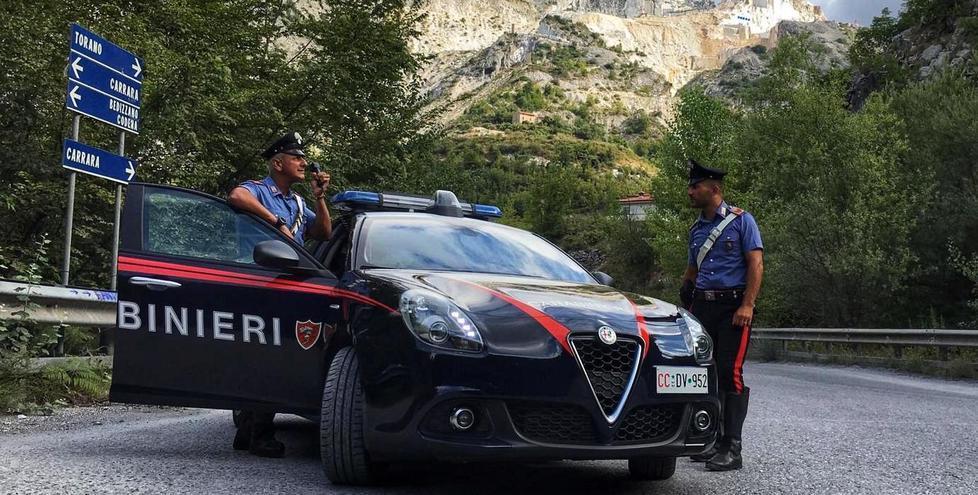 Rompono la ruota e la rubano a un’altra auto: arrestati 