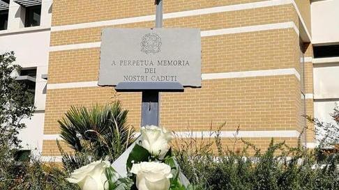 Omaggio ai poliziotti uccisi