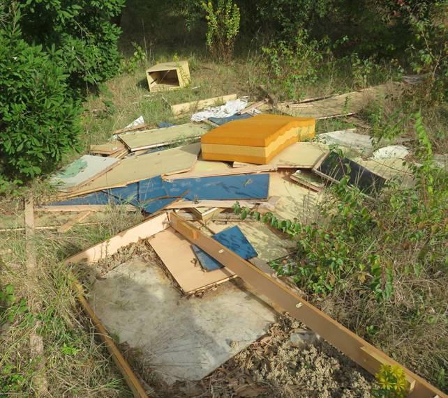 Percorso di 300 metri a Gamberaia disseminato di discariche abusive Legambiente denuncia