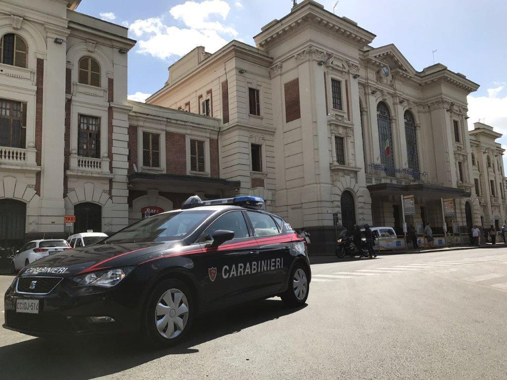 Una pattuglia dei carabinieri (archivio)