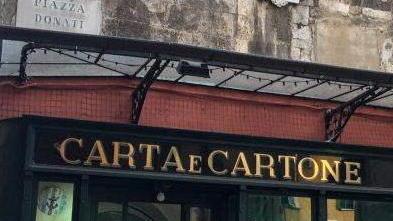 Le insegne storiche quasi scomparse nel centro storico che perde identità