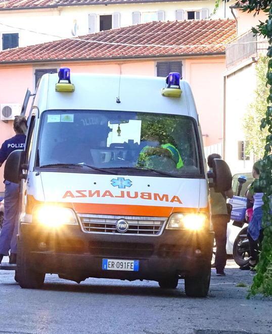  Si ribaltano con l’auto Paura in viale Galilei