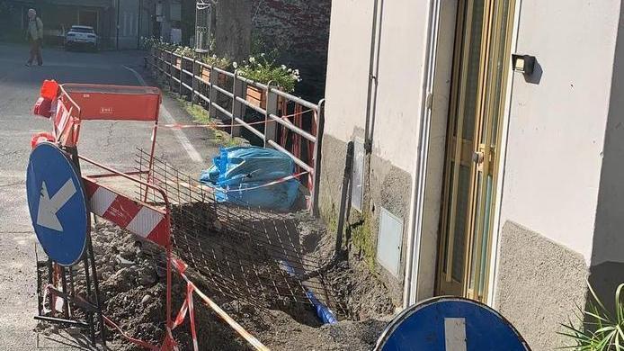 Cantiere e perdite d’acqua: famiglia “prigioniera” da mesi