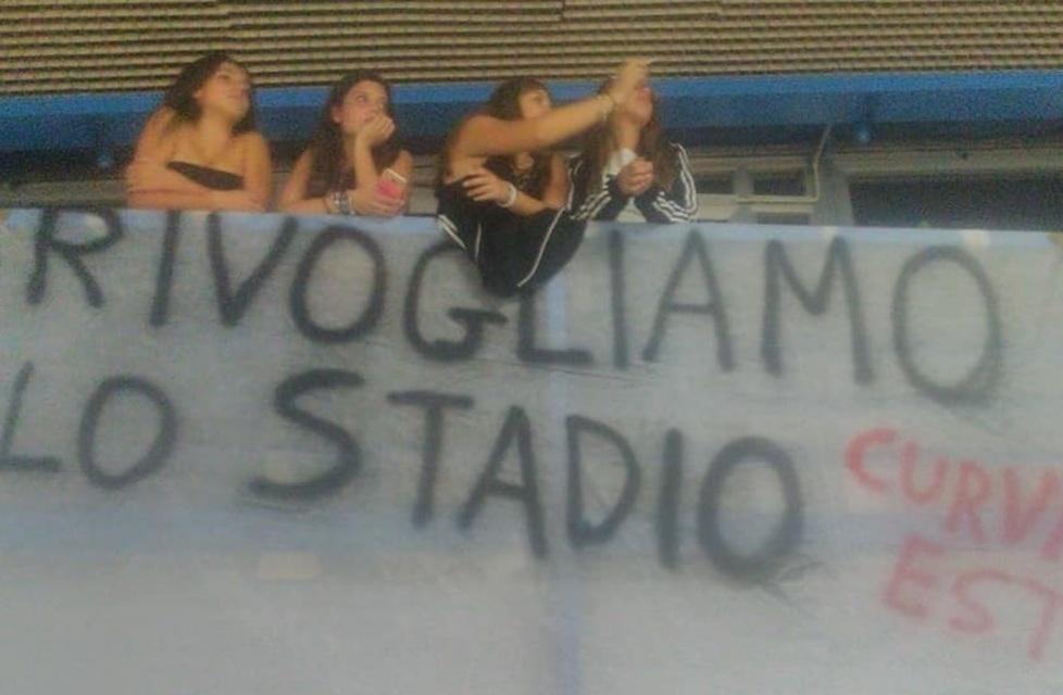 I tifosi dell’hockey in difesa dello stadio