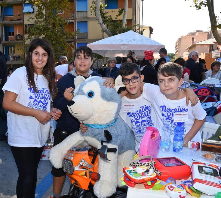 Piazza stracolma di solidarietà nella prima edizione senza Enrica