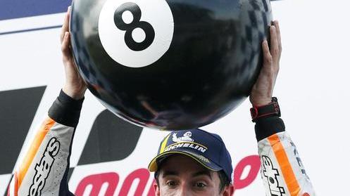 Marquez il cannibale si prende tutto: conquista la gara e l’ottavo mondiale